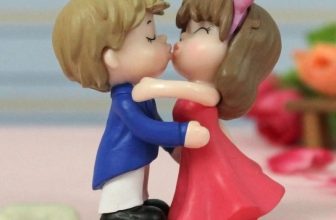 TIED RIBBONS Showpiece Gift Set