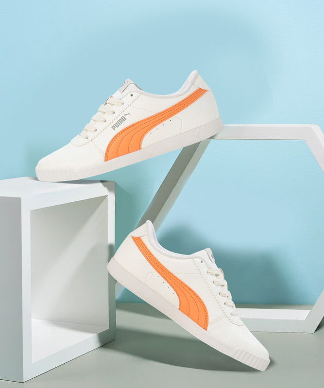 Mamaearth Vitamin C Moisturizing Body Wash with Vitamin C & Refreshing Lemon Scent for Skin Illumination- 275ml|Deeply Cleanses|Intensely Moisturizes|Long-Lasting Fragrance|Radiant Glow|All Skin Types