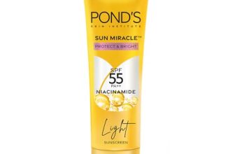 POND’S Serum boost sunscreen For All skin types prevent and fade dark patches with the power of SPF 55 and NIACINAMIDE-C Serum 100g