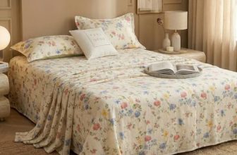 BSB HOME Cloud Cotton King Size bedsheet | Flatsheet Summer Sheet with Two Pillow Covers | Super Soft Bed Sheet for King Size Bed Durable| Floral Design (270 x 250 cm, Off White & Vintage Blue)