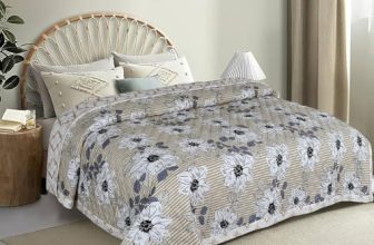 VAS COLLECTIONS Ultrasonic Quilted AC Blanket | 280 TC Super Soft All-Season Comforter | Lightweight King Size Bedcover/Rajaai/Bedspread for Double Bed (220 x 230 cm, White, Yellow & Blue)